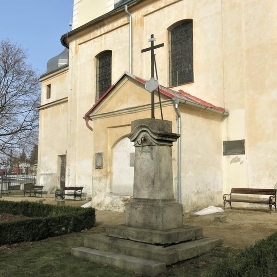 Kříž za kostelem ve Vratislavicích nad Nisou