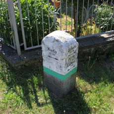 Wegestein Doberschütz 11 (gegenüber)