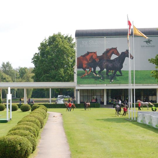 Budynek administracyjny z siodlarnią