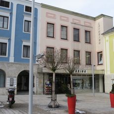 Wohn- und Geschäftshaus