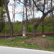 Kříž východně od Kolného u rozcestí