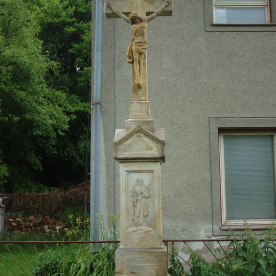Kříž v Polici u hlavní silnice