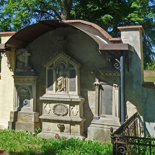 Náhrobky F. A. Wenische, rodiny Pertholdů a rodiny Bernt