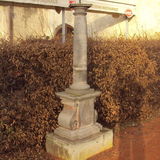 Sloup se sochou Panny Marie ze Stráže pod Ralskem