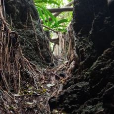 Shiraho Saonetabaru Cave Ruins