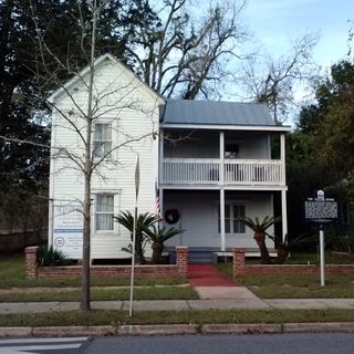 Lewis and Lucretia Taylor House