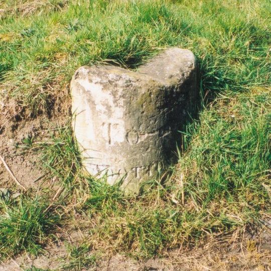 Milestone, entrance to barn and sheds beside Yew Tree Cottage and No. 23, Cotmarsh Turn