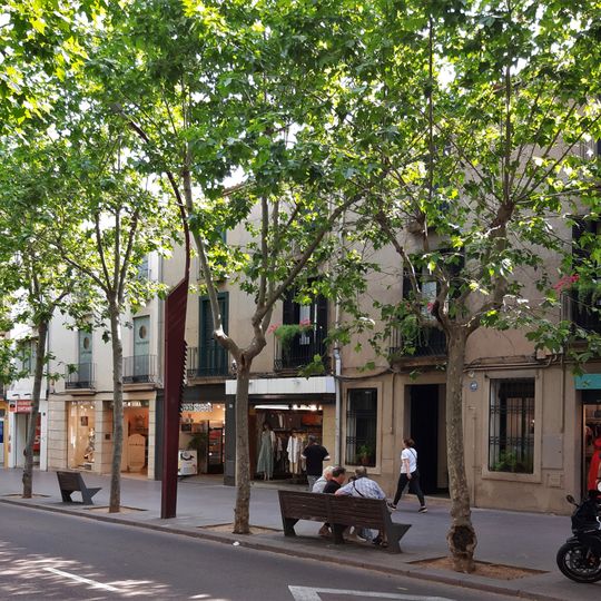 Rengle d'habitatges a la Rambla, 84-112