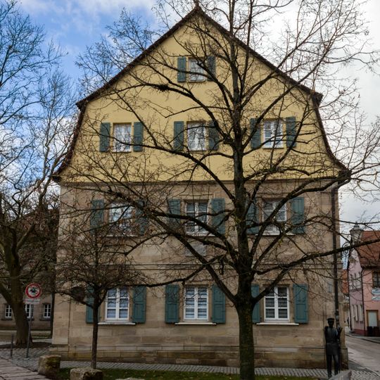 Peter-Kolb-Platz 4, 5