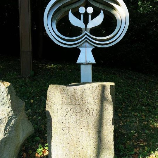 Pomník lípy bratrství u hranic ve Starém Hrozenkově