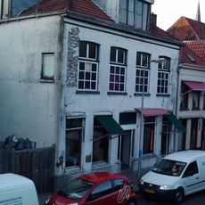 Pand, waarin wellicht een deel van de laat-middeleeuwse stadsmuur is bewaard gebleven