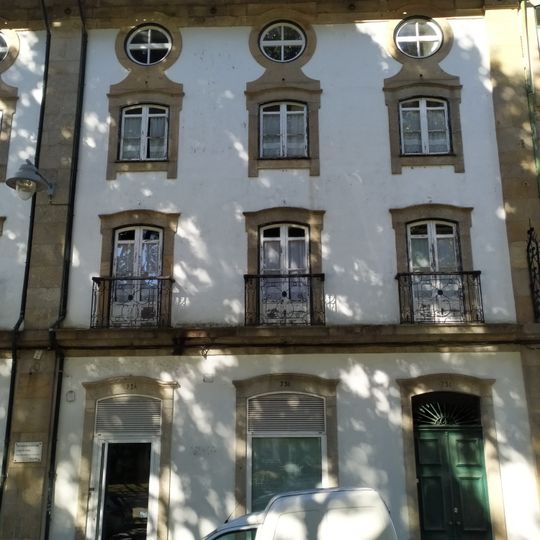 Casa na Praça do Município, n.º 73 a 73 C