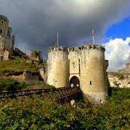 Tesouros escondidos em Centre-Val de Loire: castelos medievais, cavernas petrificantes e moinhos históricos