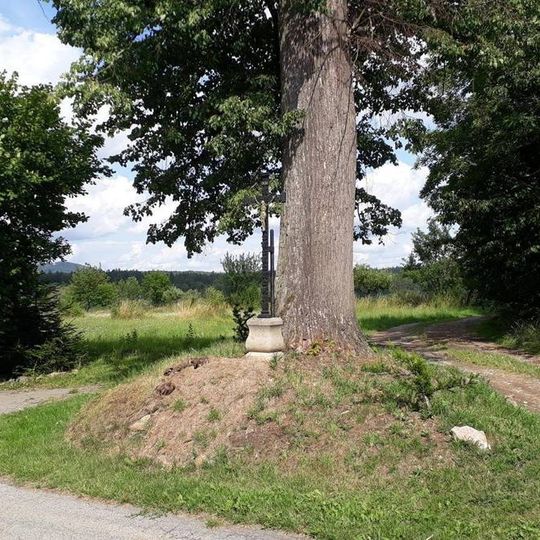 Kříž východně od Brandlína na rozcestí