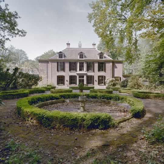 De Menthenberg: tuinsieraden