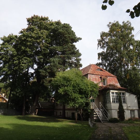 Viesnīcas administrācijas ēka