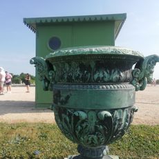 Vase aux protomés de lion