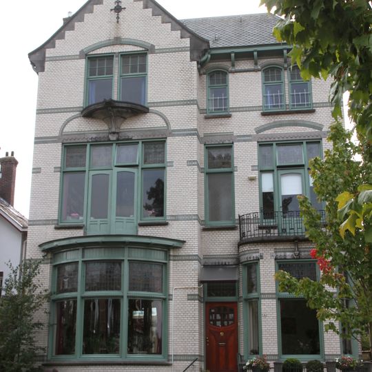 Vrijstaand herenhuis in Art Nouveau-stijl