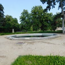 Fontána severně od zámku v zámeckém parku ve Slavkově