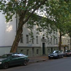 Mietshaus und Nebengebäude Adamstraße 9