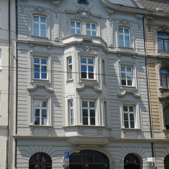 Wohn- und Geschäftshaus