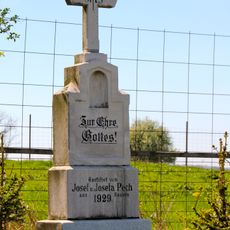 Kříž v Rusíně západní okraj obce