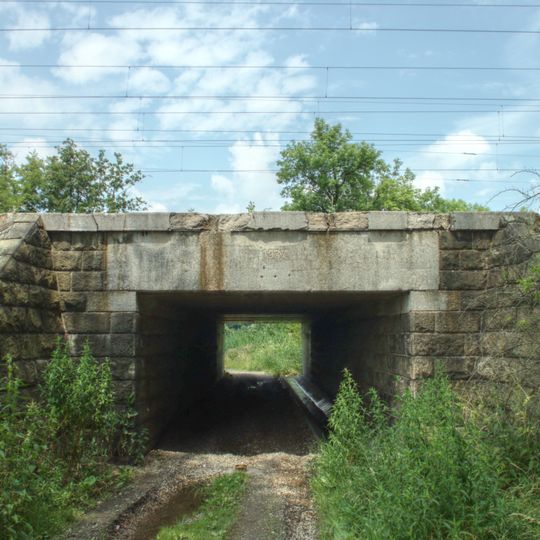 Železniční most u Počernického rybníka