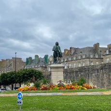 Statue de Mahé de La Bourdonnais