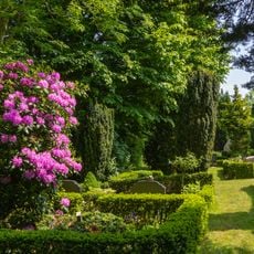 Kirchhof mit Steinwall, Grabmale bis 1870