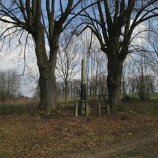 Kříž u Lžína na rozcestí polních cest