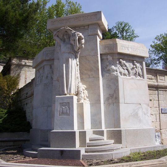 Monument aux morts du jardin des Doms
