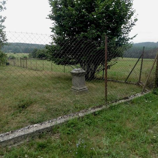 Kříž v zahradě domu čp. 61 v Pavlově