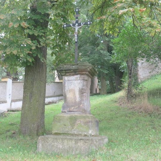 Kříž pod kostelem v Dolánkách nad Ohří