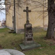 Kříž u kostela sv. Martina v Cerhovicích