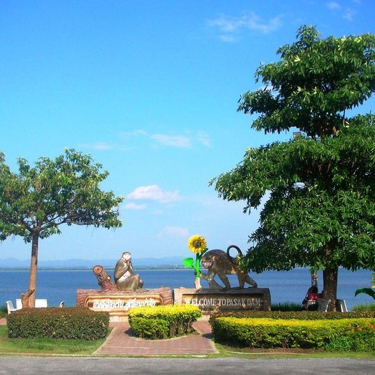 Distretto di Phatthana Nikhom