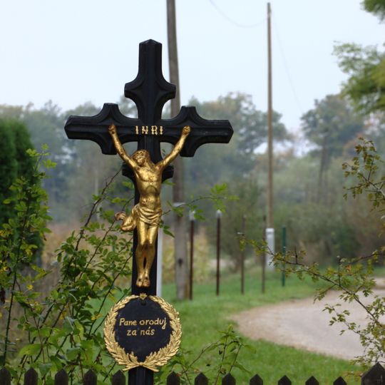 Kříž ve Strženci u rozcestí