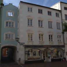 Wohn- und Geschäftshaus