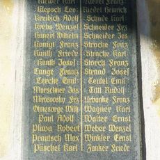 Pamětní deska padlým v 1. světové válce na kostele v Bělé u Děčína