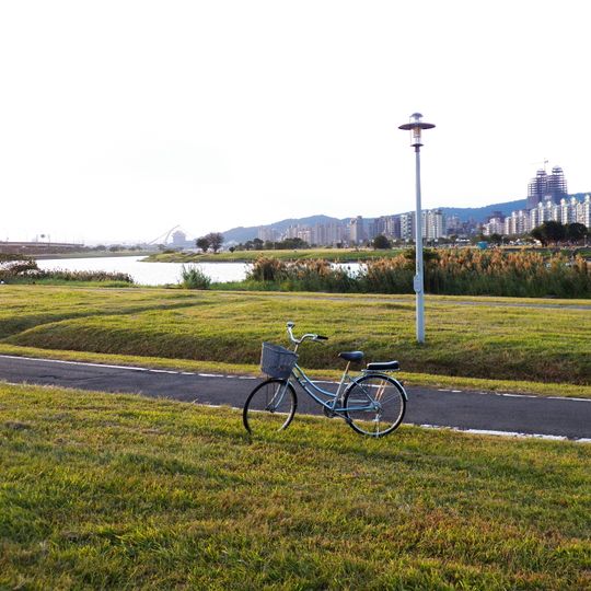 Yingfeng Riverside Park