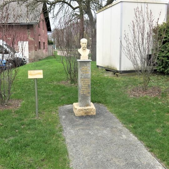 Pomník Tomáše Garrigue Masaryka ve Velkém Březně