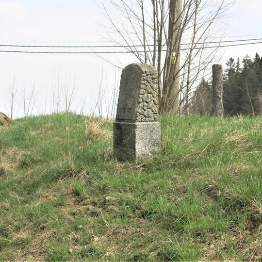 Töslerův pomník u rozcestí na Ludvíkovičky
