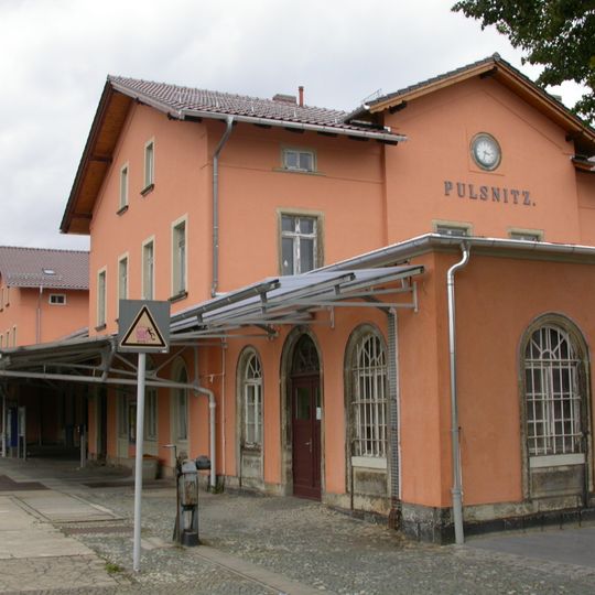 Empfangsgebäude des Bahnhofs Am Bahnhof 1