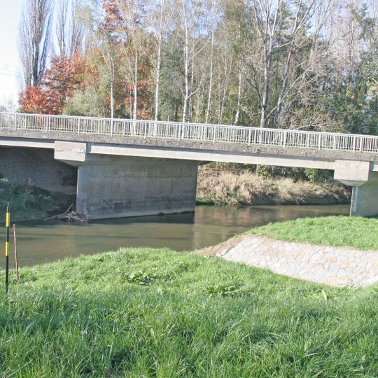 Most Jiráskovy ulice přes Doubravu ve Zbyslavi