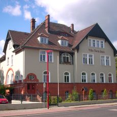 Verwaltungsgebäude des Bahnbetriebswerkes, später Klubhaus der Eisenbahner, heute Wohnhaus (Villa Alwin Stein) Steinstraße 1 (Bahnhofsvorstadt)
