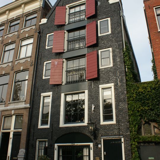 Pakhuis met puntgevel