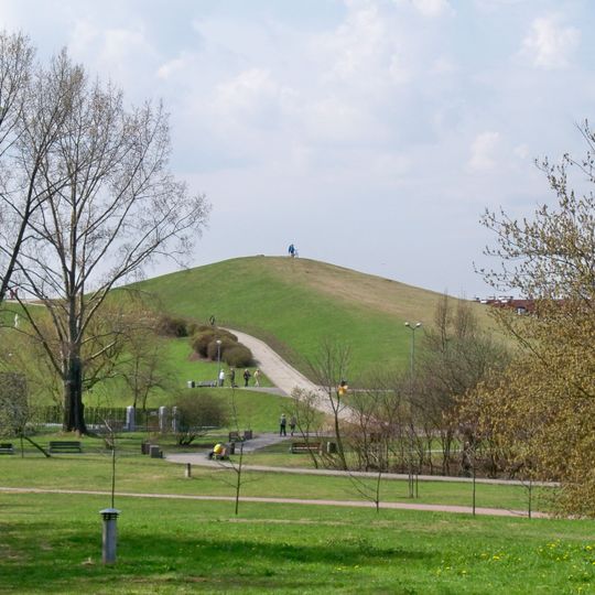 Cwil Hill