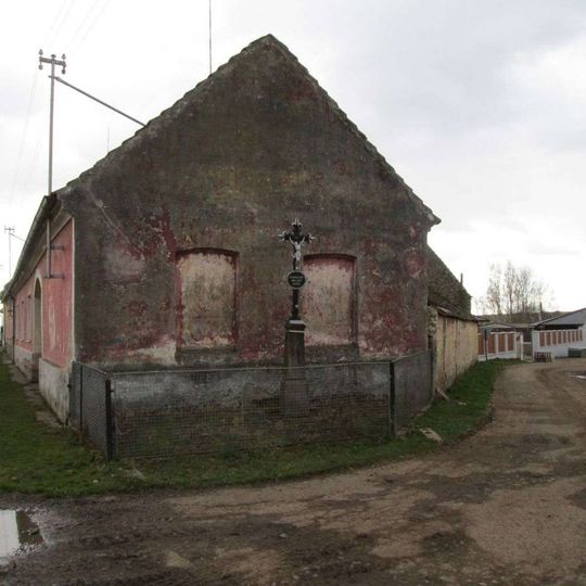 Kříž v Heřmani u křižovatky