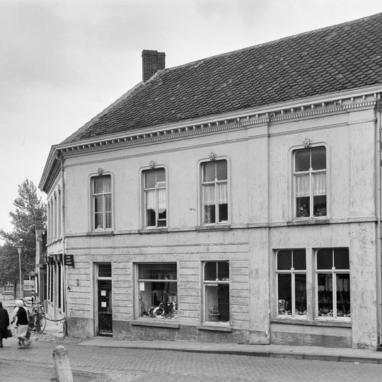 Burg. Maarleveldstraat 7, Biervliet