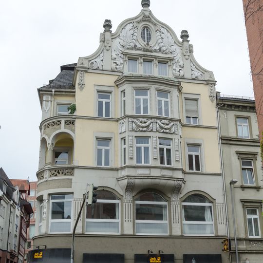 Wohn- und Geschäftshaus