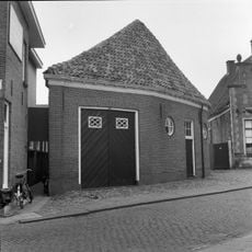 Dienstgebouw met afgeronde gevel